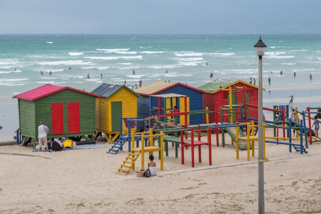 At the Beach - Muizenberg Kapstadt Exterior foto