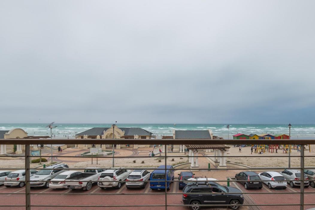 At the Beach - Muizenberg Kapstadt Exterior foto